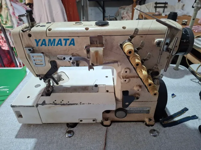 Máquina de costura yamata semi-industrial, semi , aceito troca do meu interesse.nova
