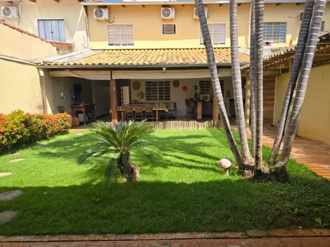 Sobrado 4Q Sendo 1 Suíte - Frente a praça