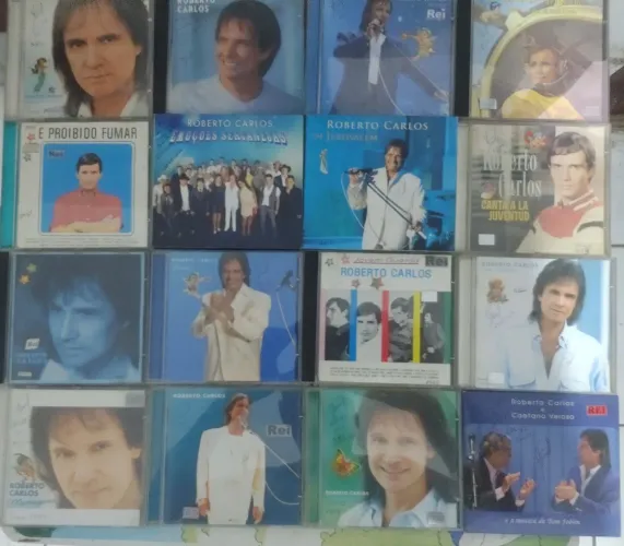 Coleção de CDs e DVDs Roberto Carlos