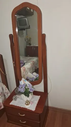 Espelho com gavetas