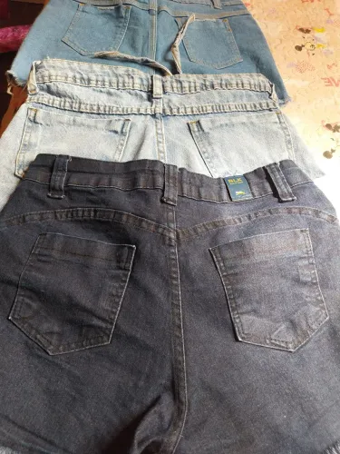 Shortes jeans 3 peças .sendo 1 novo e 2 usados