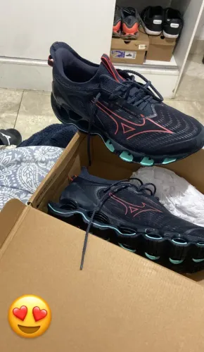 Vendo Mizuno 14 zero uma vez de uso tamanho 42