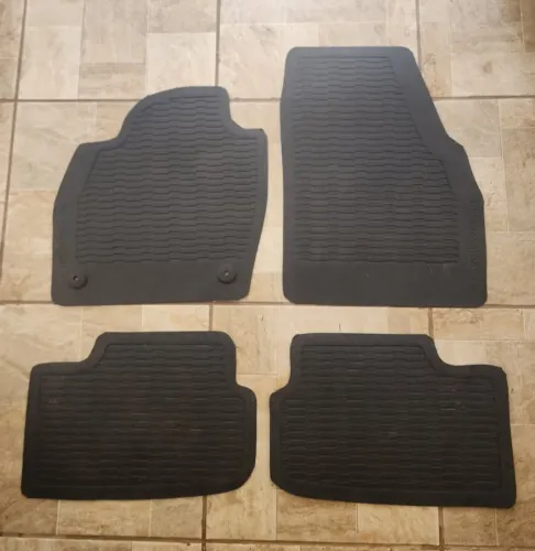 Vendo Jogo de Tapetes PVC Original Volkswagem Polo Nivus