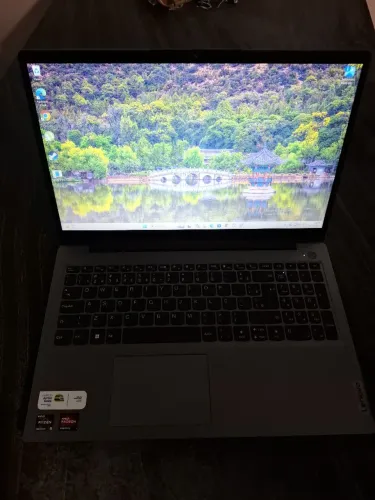 Notebook Lenovo IdeaPad 3 - Ryzen 5 5500U / 8GB RAM / SSD / AMD Radeon