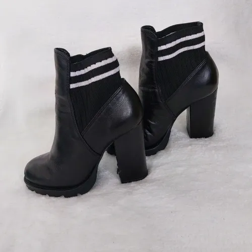 Bota Schutz preta 35 