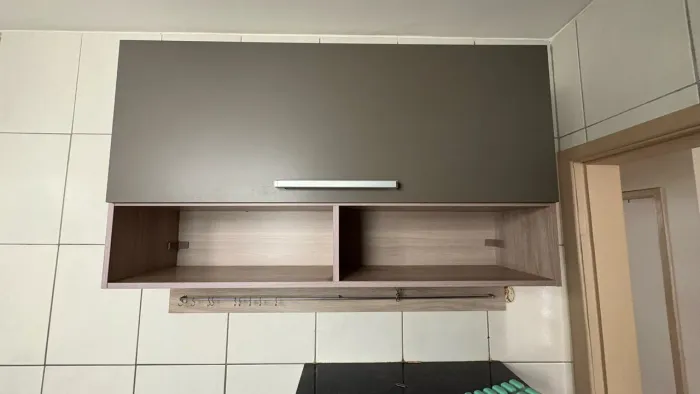 Vendo - Armário aéreo de cozinha com porta basculante (2 unidades)