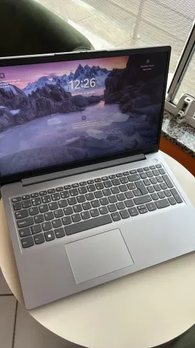 Notebook zerado, pouco tempo de uso
