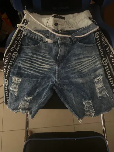 Jeans Hugo Boss e Titular infantil, tamanho 14.