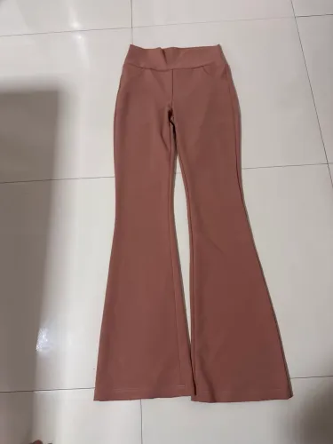 Calça flair boca de sino rosa nude