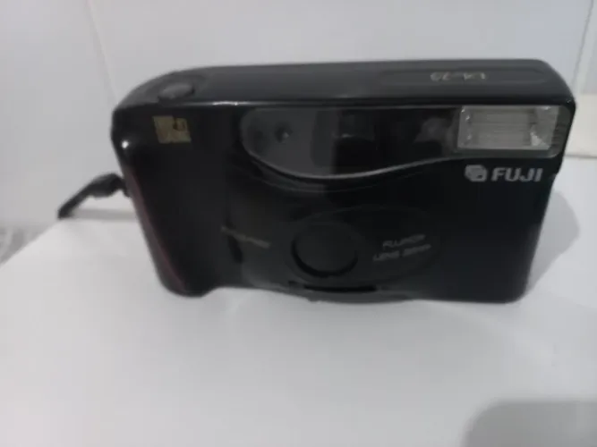 Maquina fotográfica antiga. Máquina de rolo de filme para revelar. PARA COLECIONADOR