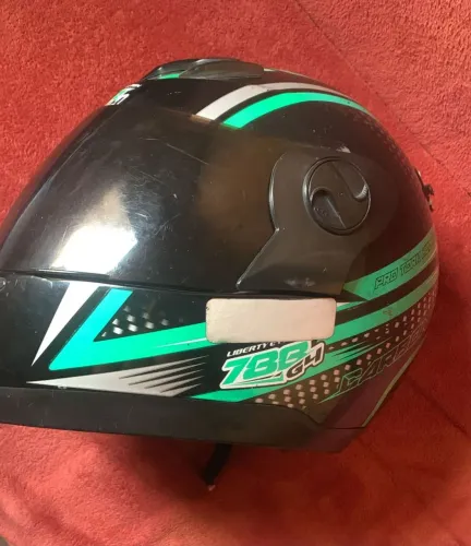 VENDO CAPACETE NO PRECINHO