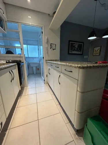 Móvel de cozinha com pedra em mármore 