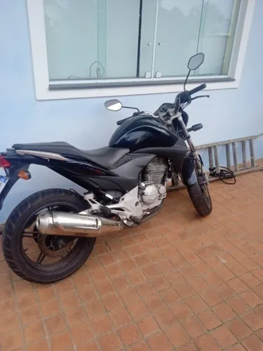 Vendo cb 300 R  ano 2012.