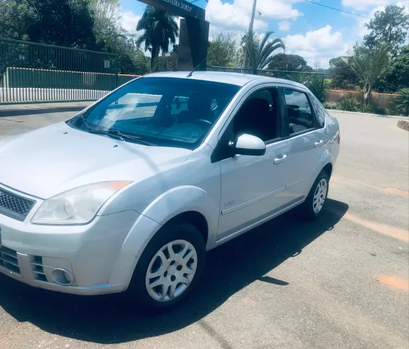 Ford Fiesta Sedan 1.0 8V Flex 4P 2009