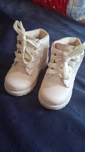 Bota coturno infantil. Usada 2x