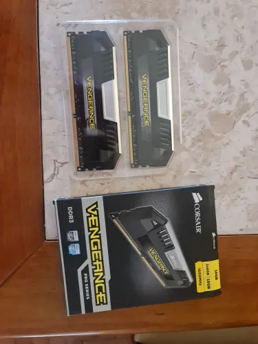 Corsair Vengeance 2 X 8gb Prata SEM TROCAS