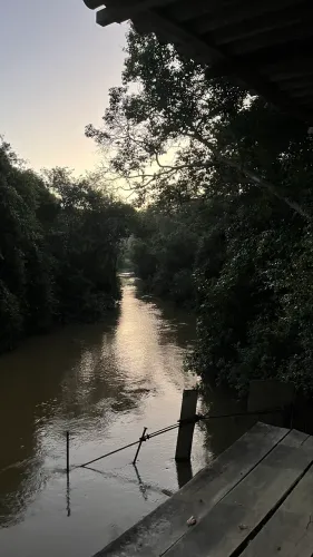 Terreno com rio
