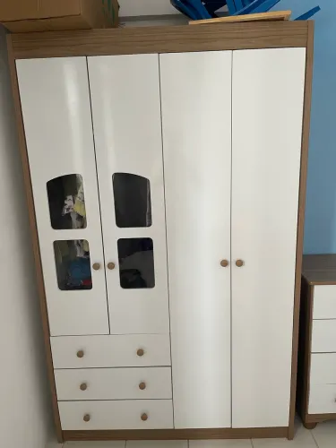 Guarda roupa e cômoda infantil