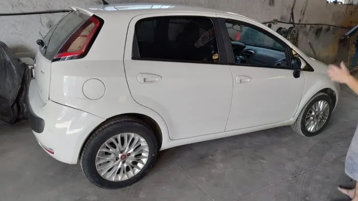 Fiat Punto Essence 1.6 Flex 16V 5P 2015