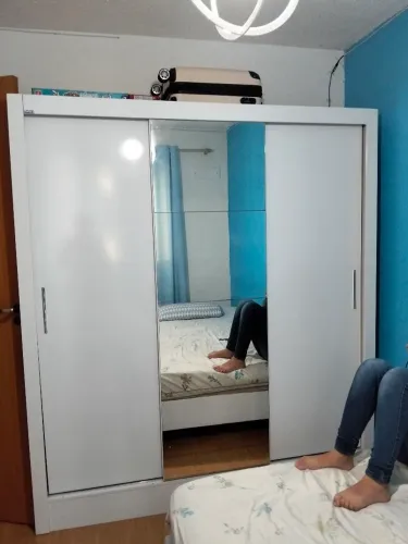 Vendo um guarda roupa com cama de casal e mesa de estudo mais uma cadeira
