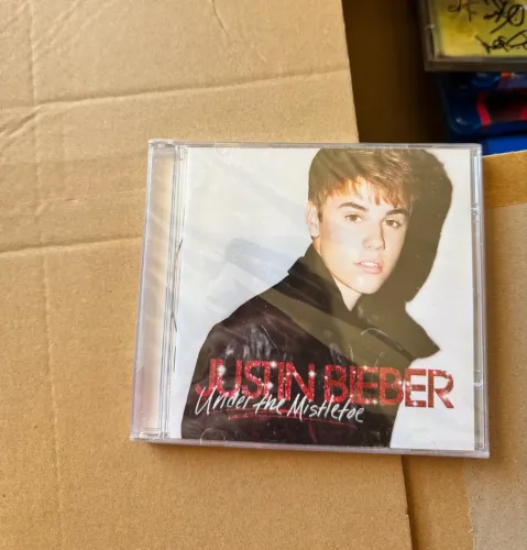 CD JUSTIN BIEBER - UNDER THE MISTLETOE