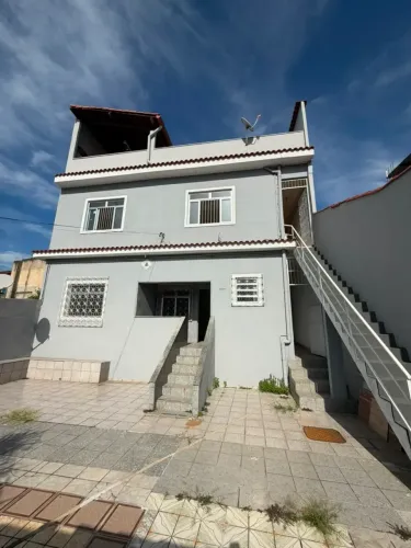 Sobrado para venda possui 380 metros quadrados com 4 quartos