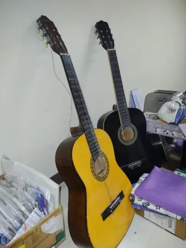 Lote com 2 Violões, 1u com a capa, originais, no estado.