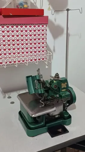 Máquina overloque chinesinha 