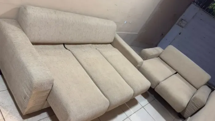 2 sofás retráteis pelo preço de 1