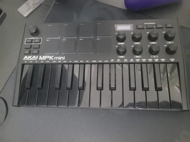 Controlador MIDI Akai - Seminovo na Caixa + Manuais