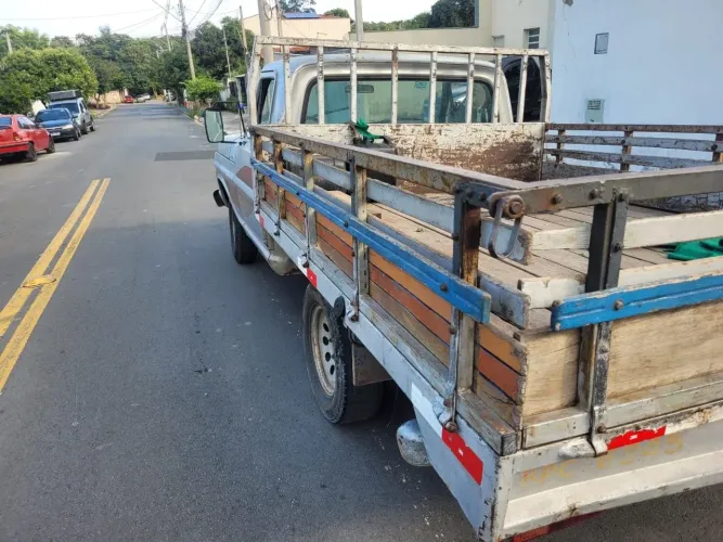 Ford F-1000 S. S. Diesel / S.s. Diesel Turbo 1989