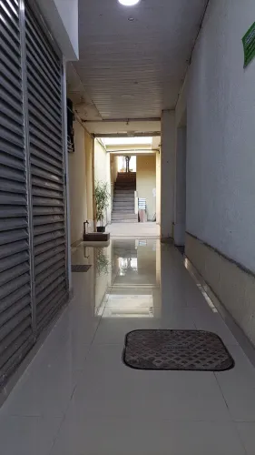 Alugo box comercial na Avenida Intendente Magalhães 750,00