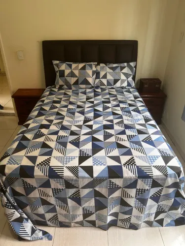 Cama Box Casal com Baú e Cabeceira + Colchão Usados em Bom Estado