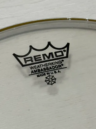 Pelé bateria REMO Ambassador Weatherking 12 polegadas
