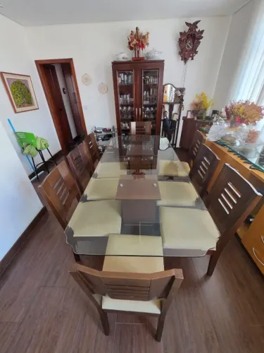 Conjunto mesa de jantar com 8 cadeiras