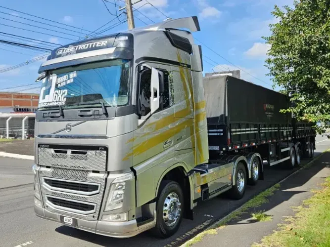 Volvo FH 460 6x2 Globetrotter Teto Alto Ano 21 Bitrem Graneleiro Randon Ano 20 7.5 x 1.80