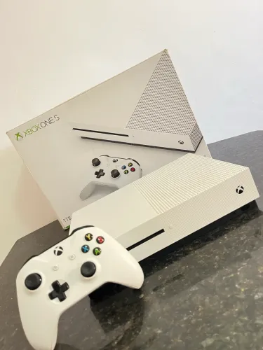 Xbox One S 1TB na caixa !!!
