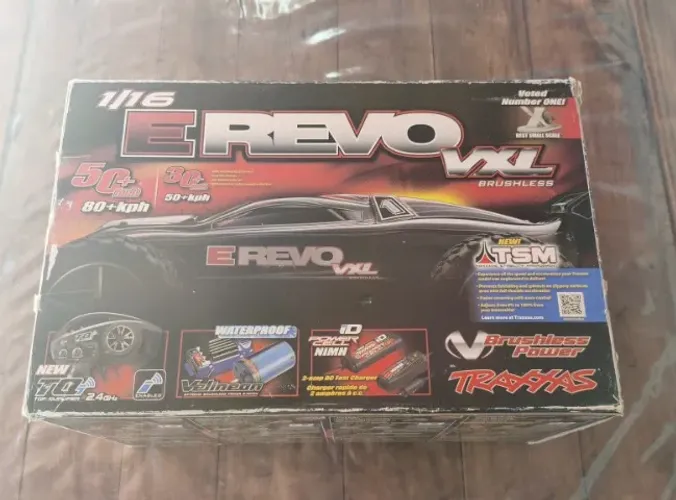 Caixa Original e revo 1/16 com manuais traxxas