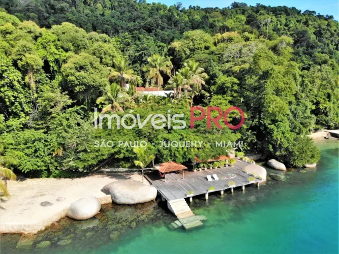 Casa de cinema com pé na areia em Angra dos Reis!