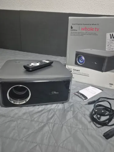 Projetor Bettdow AC1071 Full HD + Tela Retrátil App-Tech 1,80 x 1,80