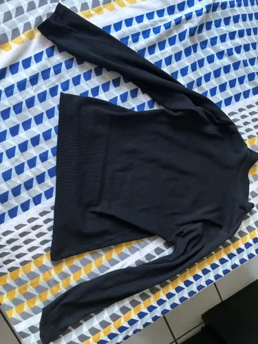 Blusa canelada preta de manga comprida