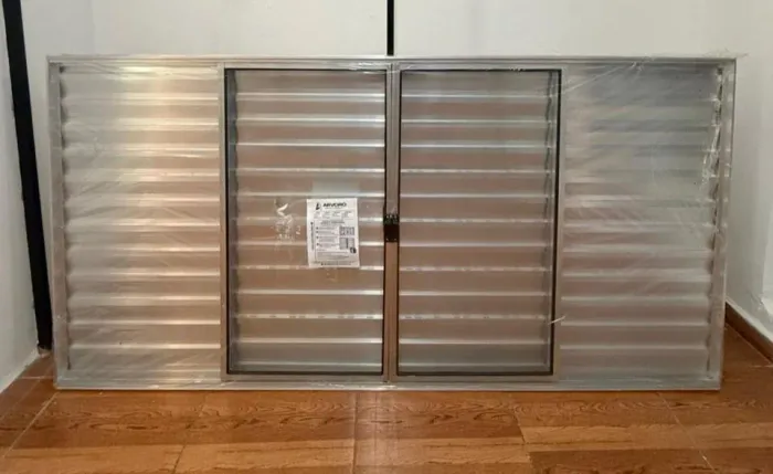 JANELA DE ALUMÍNIO VENEZIANA 6 FOLHAS 