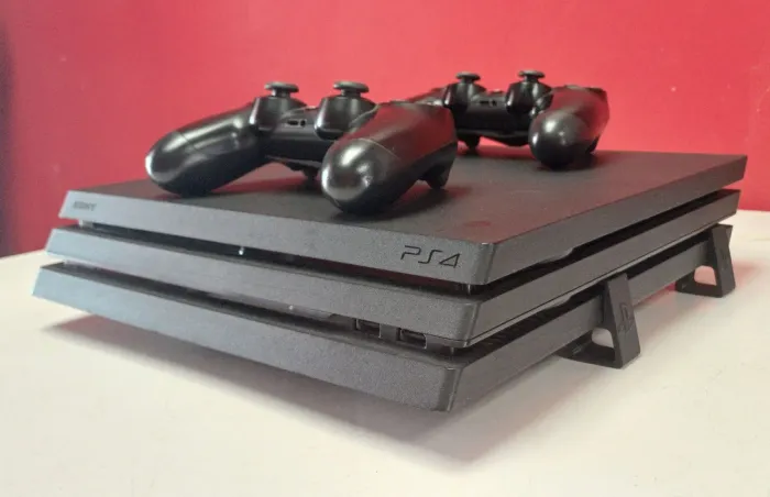 Playstation 4 Pro 1tb Com Suporte E 2 Controles