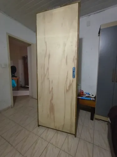 Vendo porta de banheiro