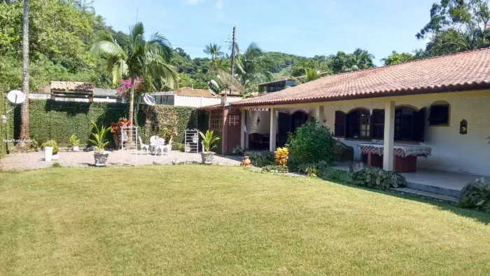 Casa para Venda em Antonina, Penha, 4 dormitórios, 1 suíte, 3 banheiros, 5 vagas