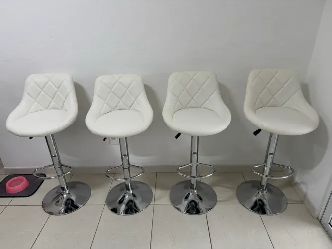 VENDO 4 BANQUETAS