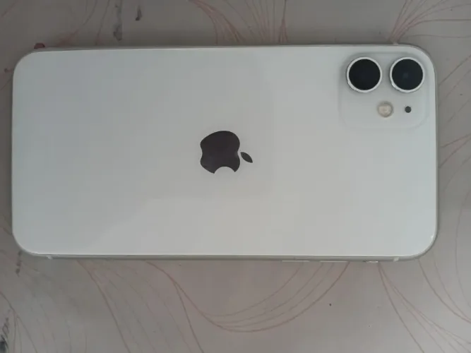 iPhone 11 branco excelente estado !!