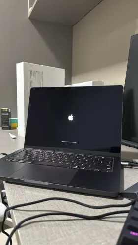 MacBook M5 PRO, 512GB SSD, 16GB ram 14.2 polegadas
