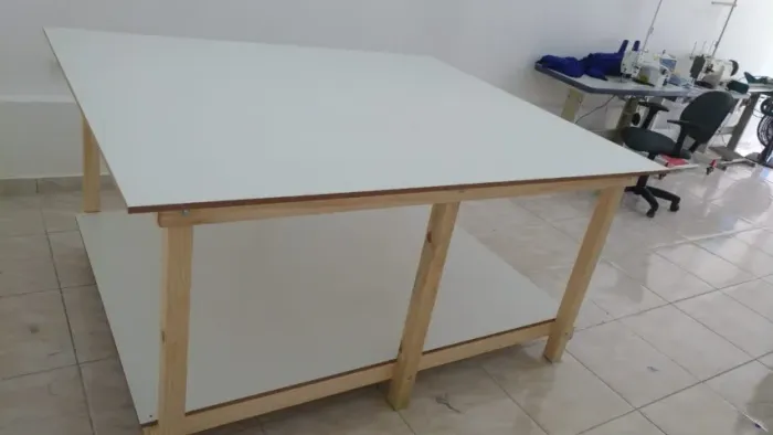 Mesa de Corte MDF 0,70 X 2,00 e bancada 2,97