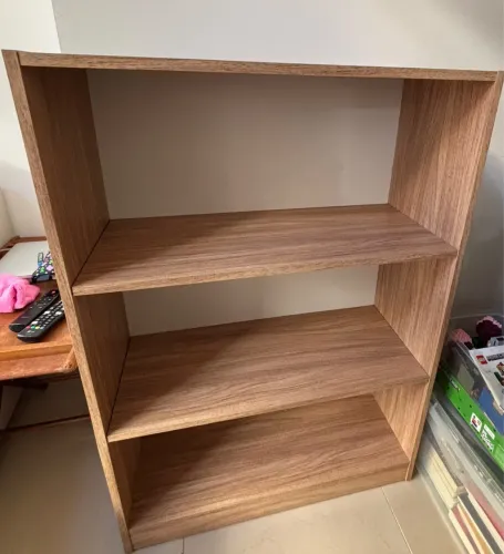 Estante madesa